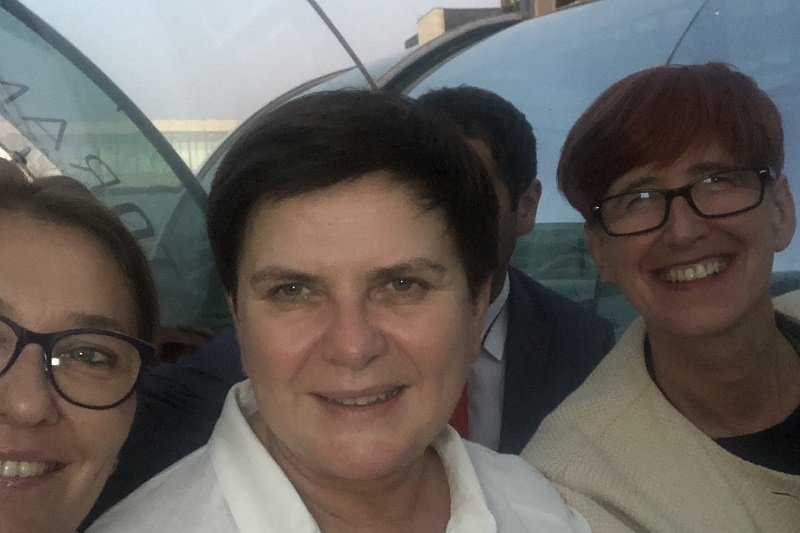 Beata Mazurek pokazała selfie z Beatą Szydło i Elżbietą Rafalską.