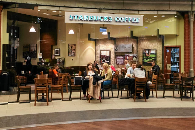 Sieć Starbucks może mieć problemy w związku z oskarżeniem o oszukiwanie klientów.