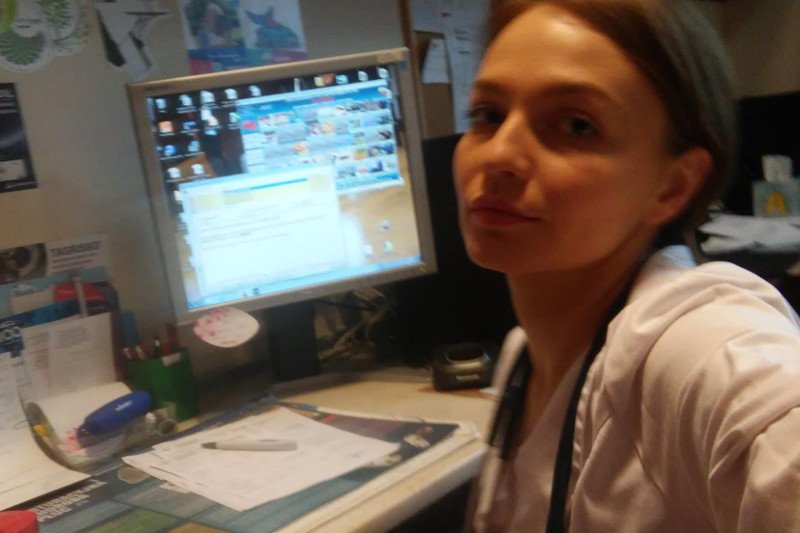 Oto dowód, że tu nie chodzi tylko o pieniądze. Lekarka na stażu w prosty sposób ukazuje fikcję tego systemu. Jak pisze, praca w szpitalu wygląd tak, że młodych lekarzy nie ma komu uczyć.