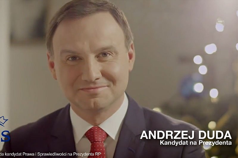 Andrzej Duda przekonuje, że jego najnowszy spot to tylko rozmach w składaniu świątecznych życzeń, a nie kampania wyborcza.