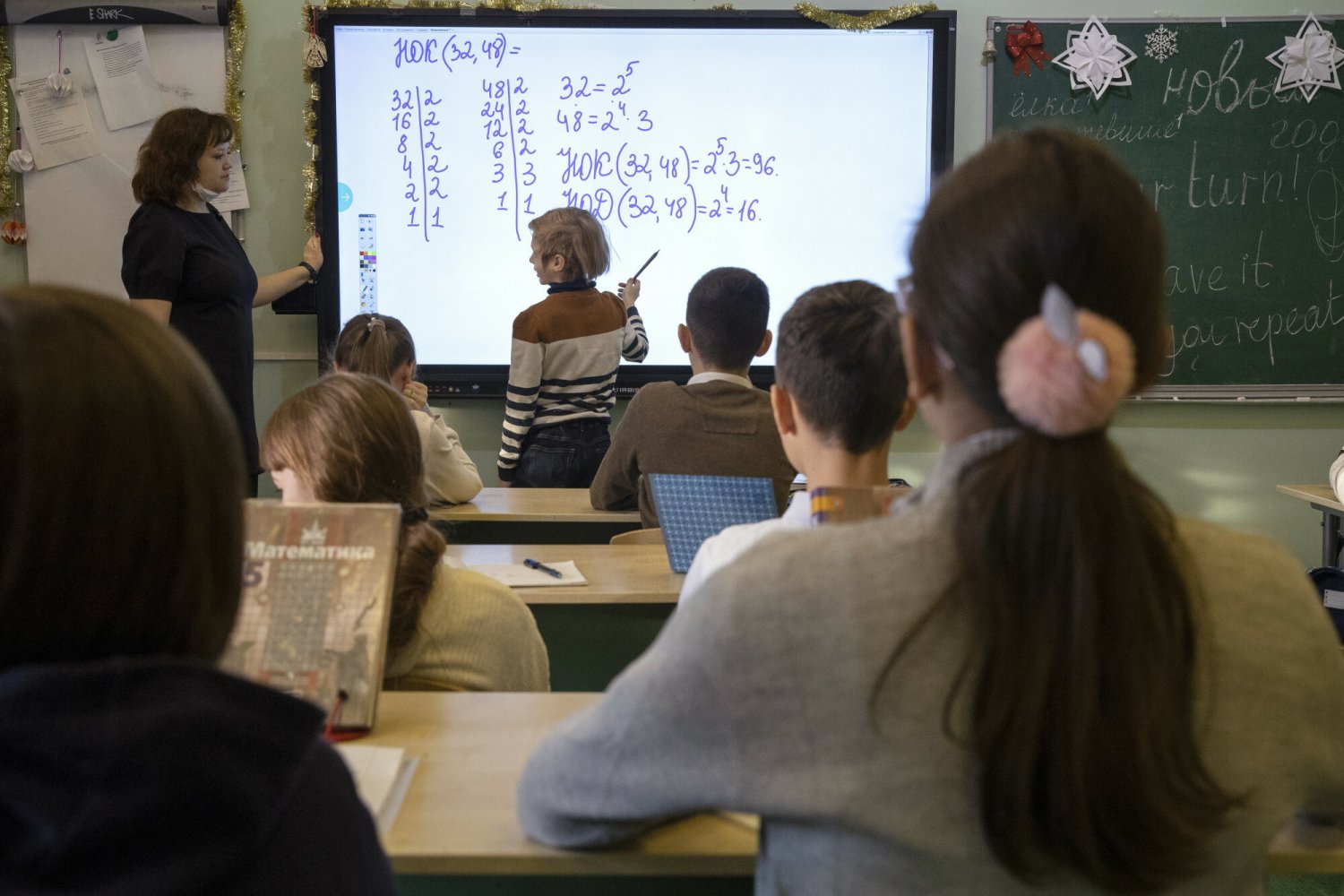 Jak poinformowało Ministerstwo Edukacji Rosji, dzieci w całej Rosji mają dowiedzieć się na przymusowej lekcji, dlaczego inwazja na Ukrainę była koniecznością.