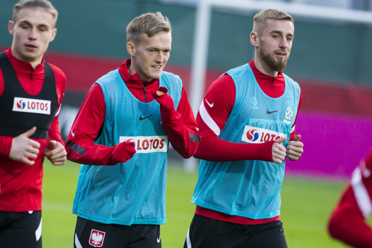 Rafał Augustyniak (z prawej) został nowym piłkarzem Legii Warszawa. To spore wzmocnienie dla stołecznego klubu.