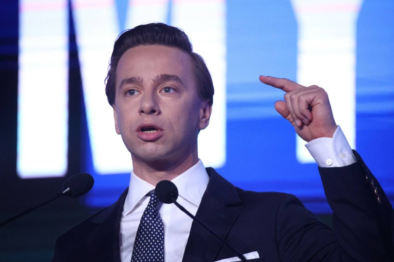 Politycy Konfederacji tłumaczą spadki sondażowe efektem wakacji