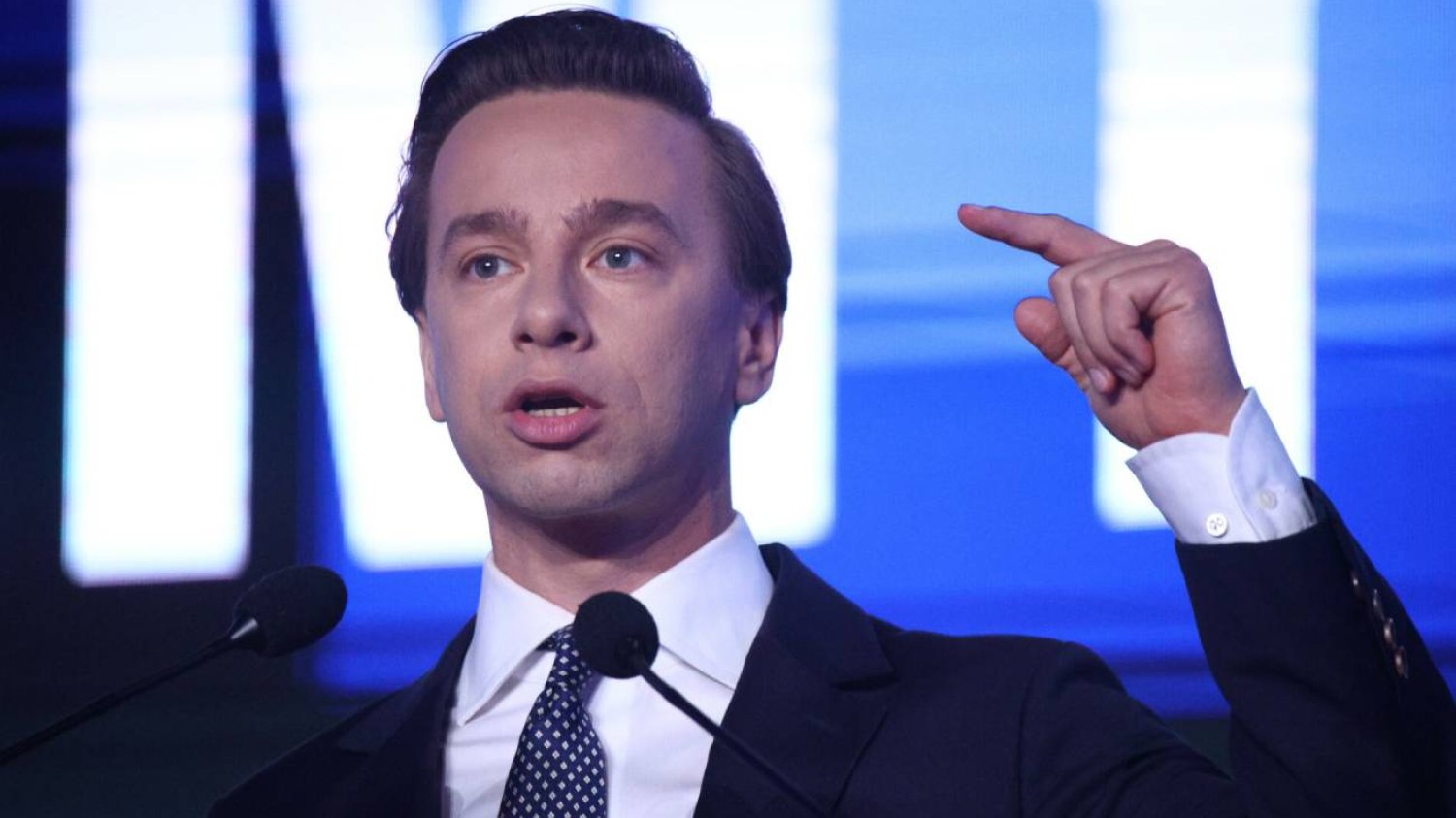 Politycy Konfederacji tłumaczą spadki sondażowe efektem wakacji