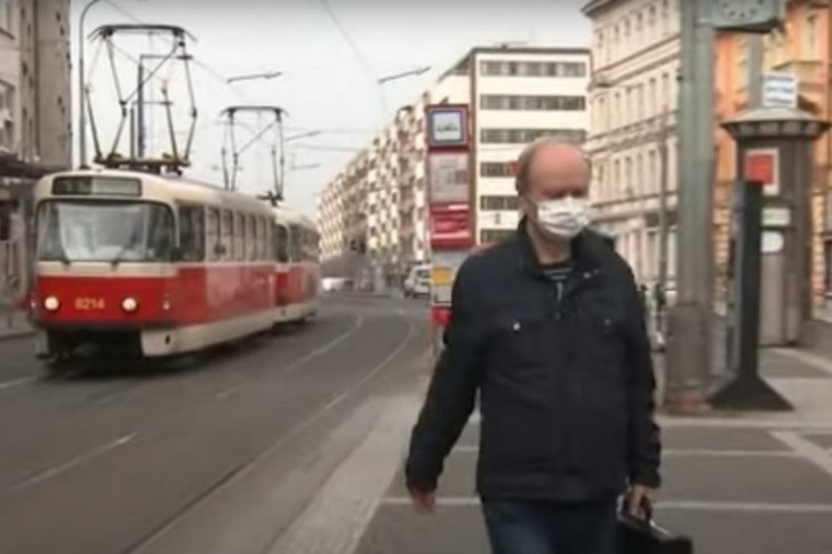 Czesi zaostrzają ograniczenia epidemiologiczne.