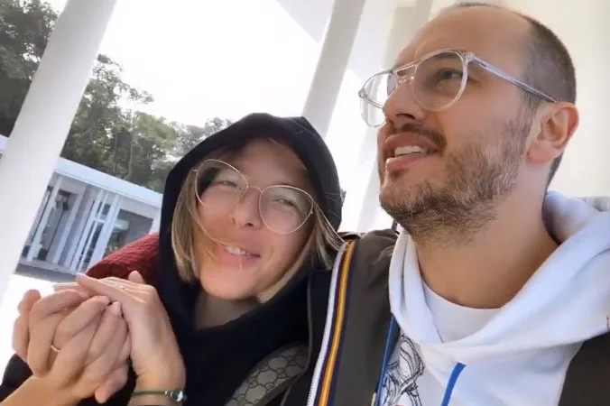 Ewa Chodakowska pokazała nowy film z mężem, który wraca do zdrowia po operacji w Grecji.