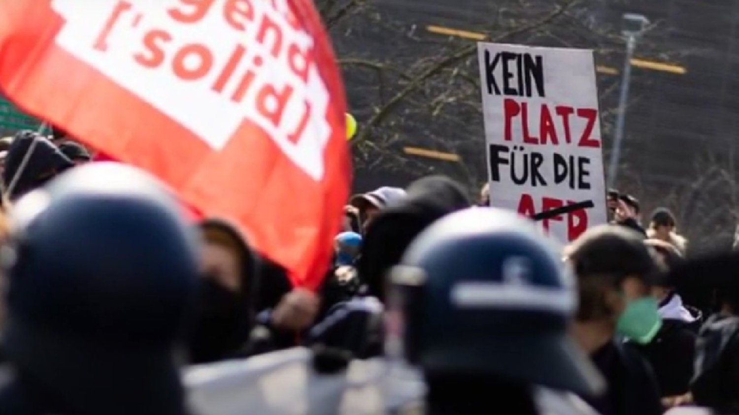 Demonstracje przeciw AfD w Niemczech. Ostre starcia z policją, są ranni.