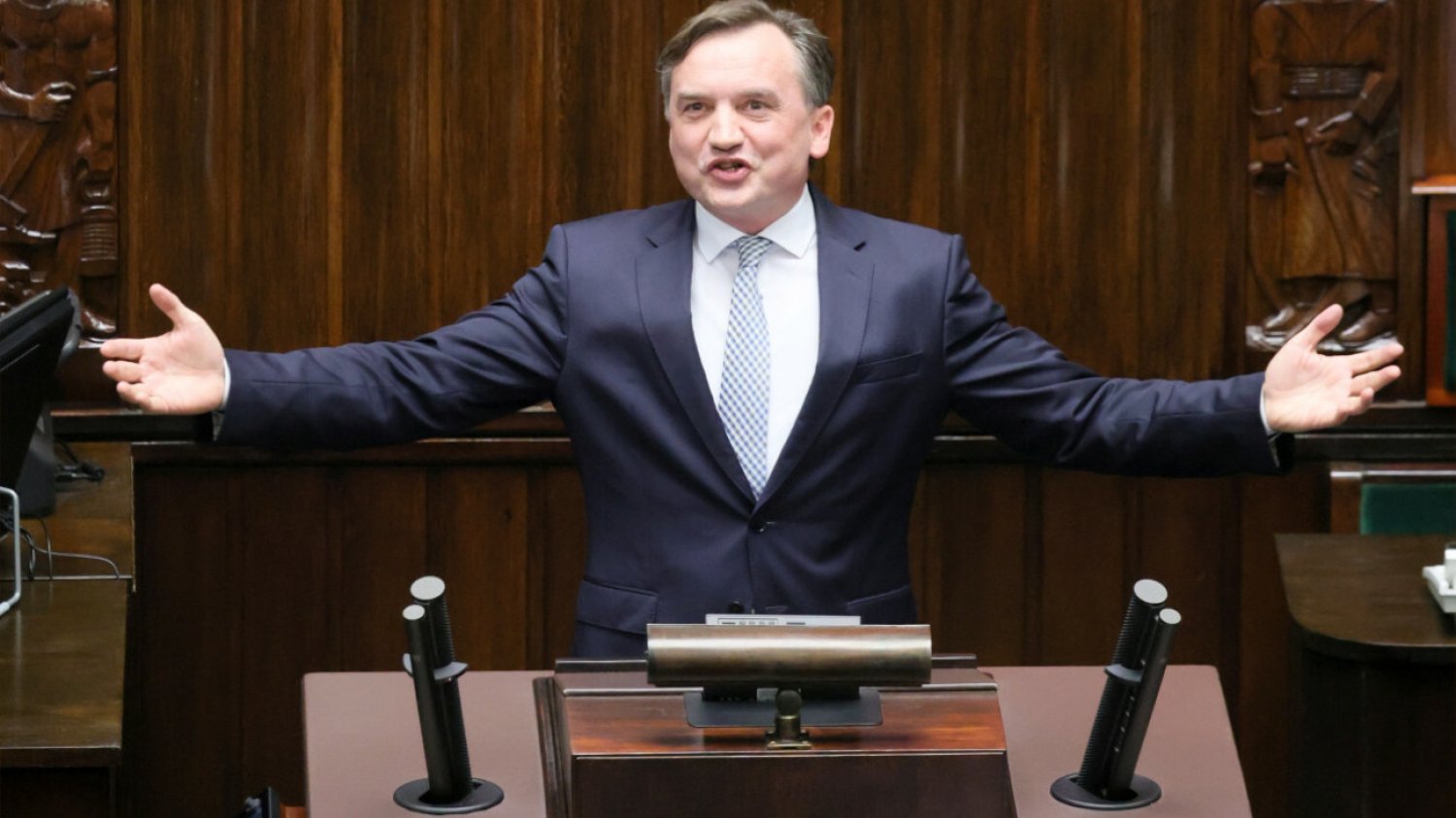 Komisja chce przymusowego doprowadzenia Ziobry. Ekspert tłumaczy nam, co może się stać dalej Zbigniew Ziobro