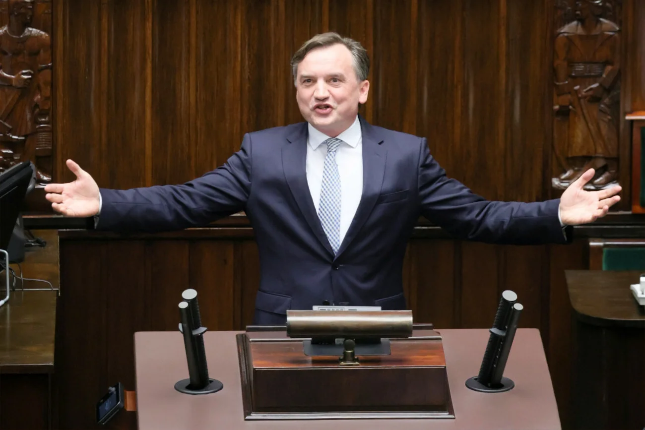 Komisja chce przymusowego doprowadzenia Ziobry. Ekspert tłumaczy nam, co może się stać dalej Zbigniew Ziobro