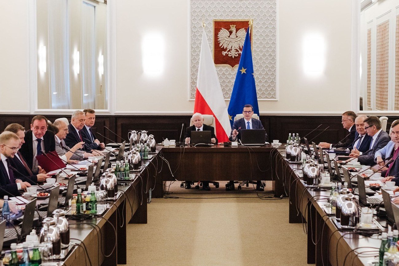 Jarosław Kaczyński i Mateusz Morawiecki na obradach rządu.