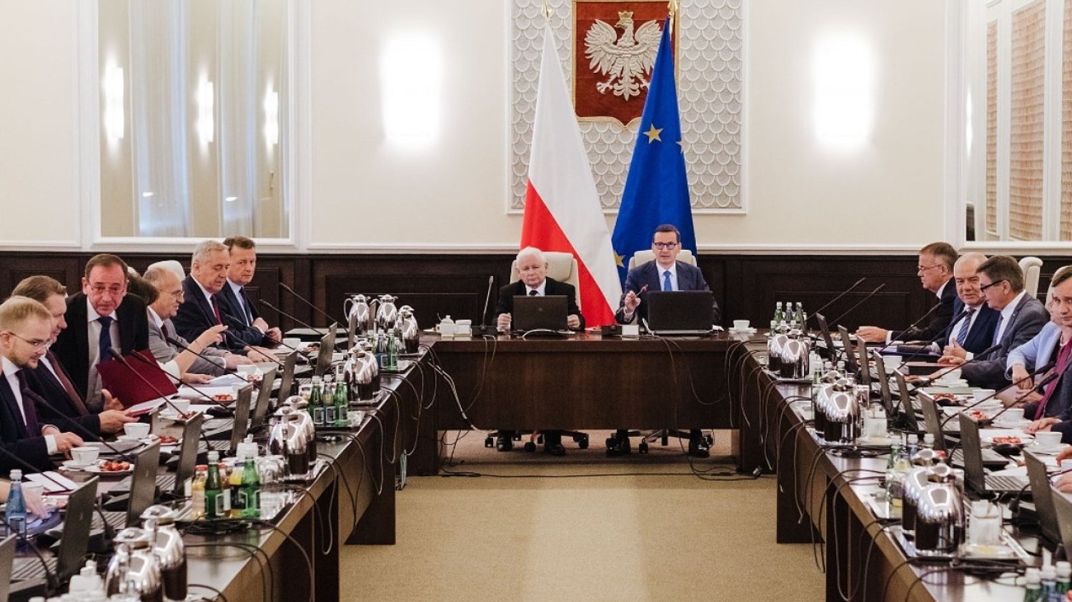 Jarosław Kaczyński i Mateusz Morawiecki na obradach rządu.
