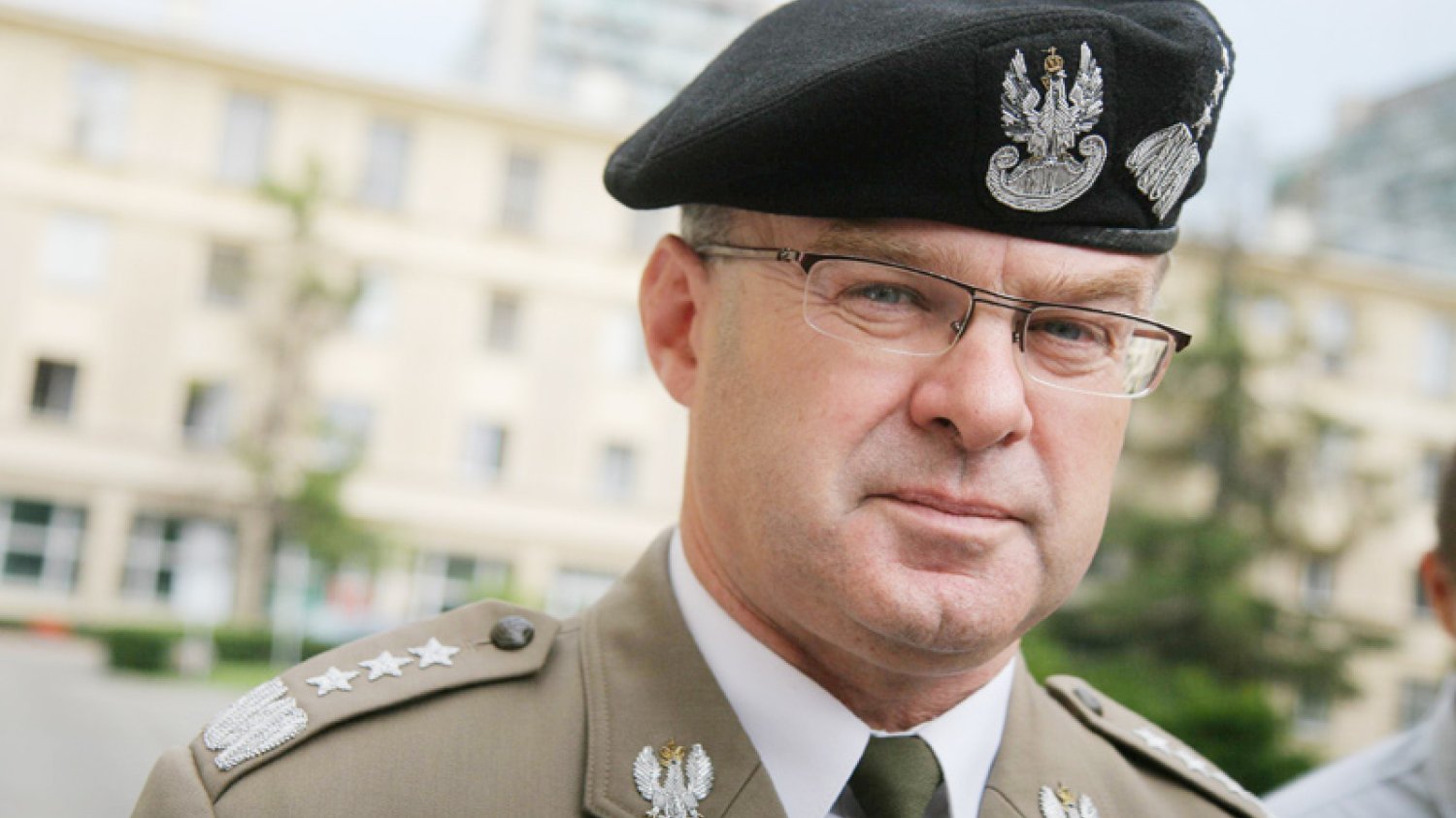Gen. Waldemar Skrzypczak nie zostawia suchej nitki na decyzjach szefa MON Antoniego Macierewicza.