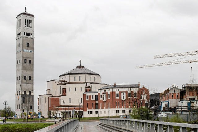 Centrum Jana Pawła II zyska 7 działek za korzystną i bardzo niską cenę.