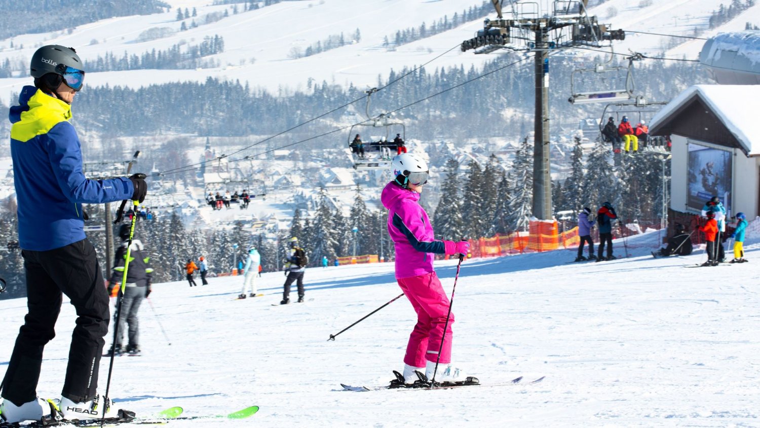 Jedź tam na narty w ferie zimowe 2026, a nie pożałujesz. Sprawdziliśmy tanie i polecane ośrodki