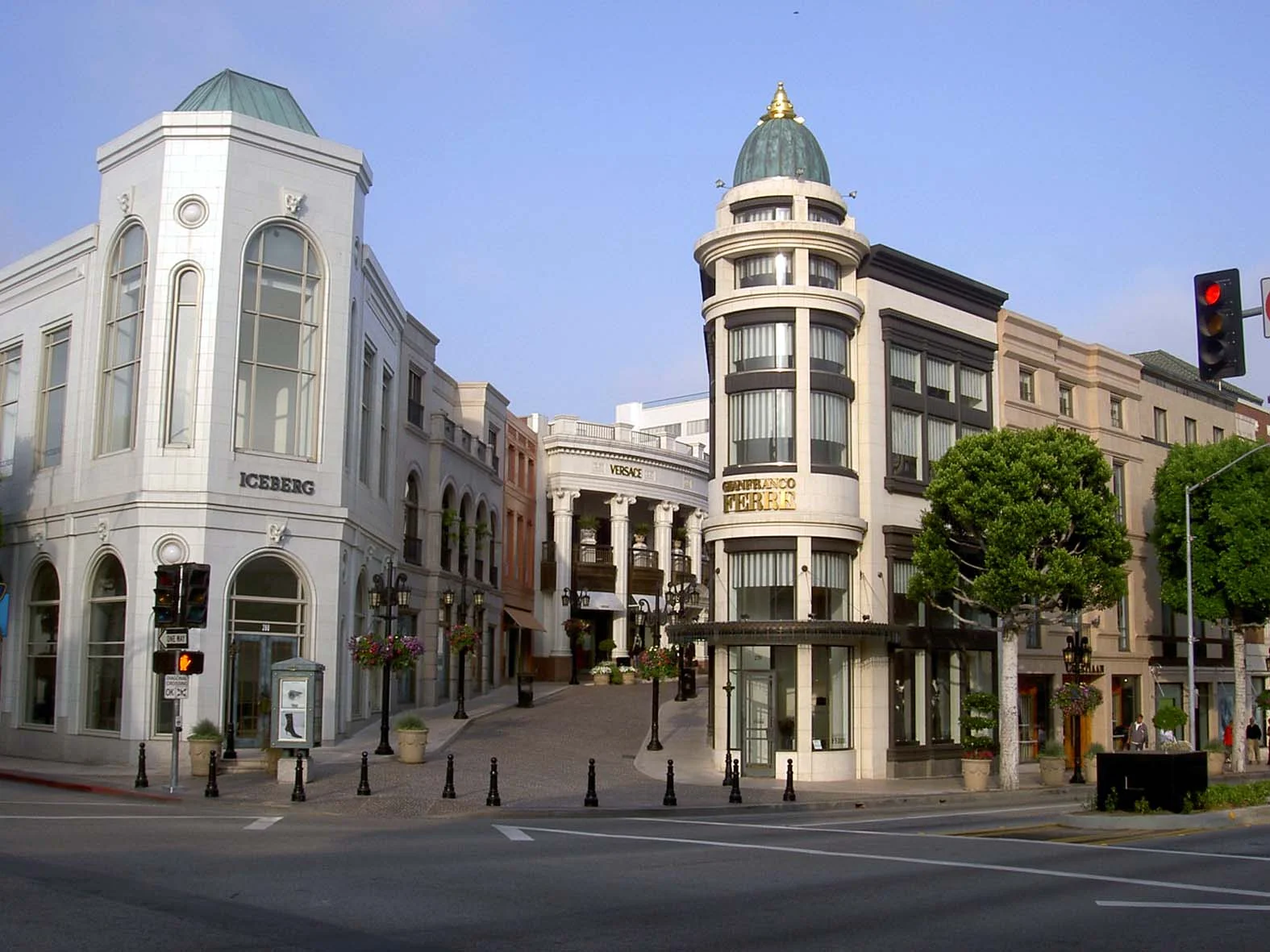 Rodeo Drive. W tutejszych butikach w filmie „Pretty Woman” Richard Gere kupował Julii Roberts olśniewające kreacje.