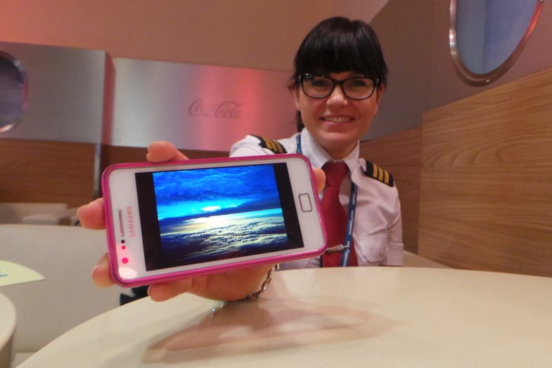 "Kobieta za sterami? Słodko!" - usłyszała od pasażera 29-letnia Aleksandra Bednorz, pilot samolotów pasażerskich