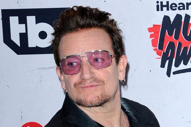 Bono stracił głos podczas koncertu w Berlinie. Występ zostanie powtórzony w późniejszym terminie.