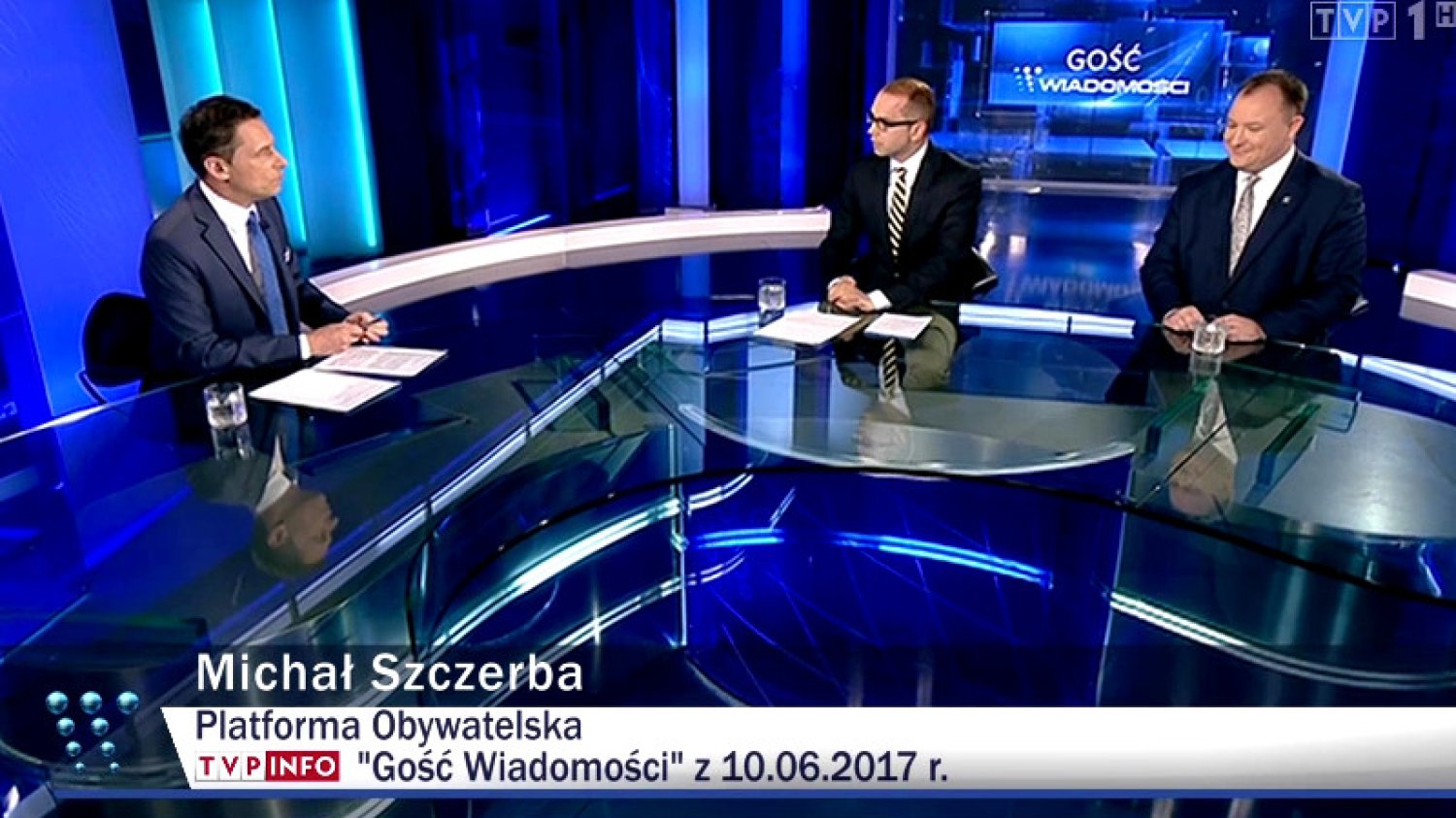 Sprawa tej wizyty w studiu TVP ciągnie się od soboty.