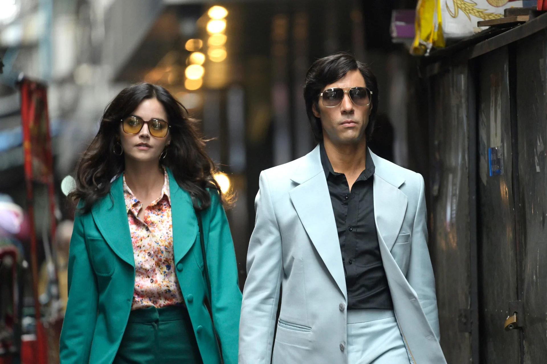 Tahar Rakim jako Charles Sobhraj oraz Jenna Coleman jako Marie-Andrée Leclerc.