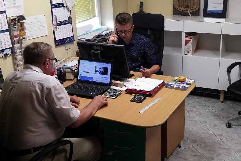 Faktoring to jedna z form finansowania działalności przedsiębiorstwa. Polega ona na wykupie nieprzeterminowanych faktur przez firmę faktoringową.