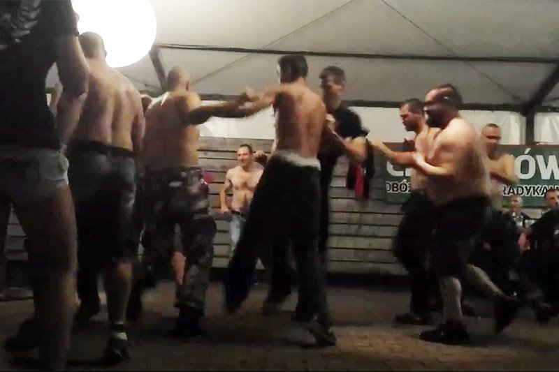 Krakowscy nacjonaliści bawili się na rasistowskiej imprezie zorganizowanej w... barze z kebabem.