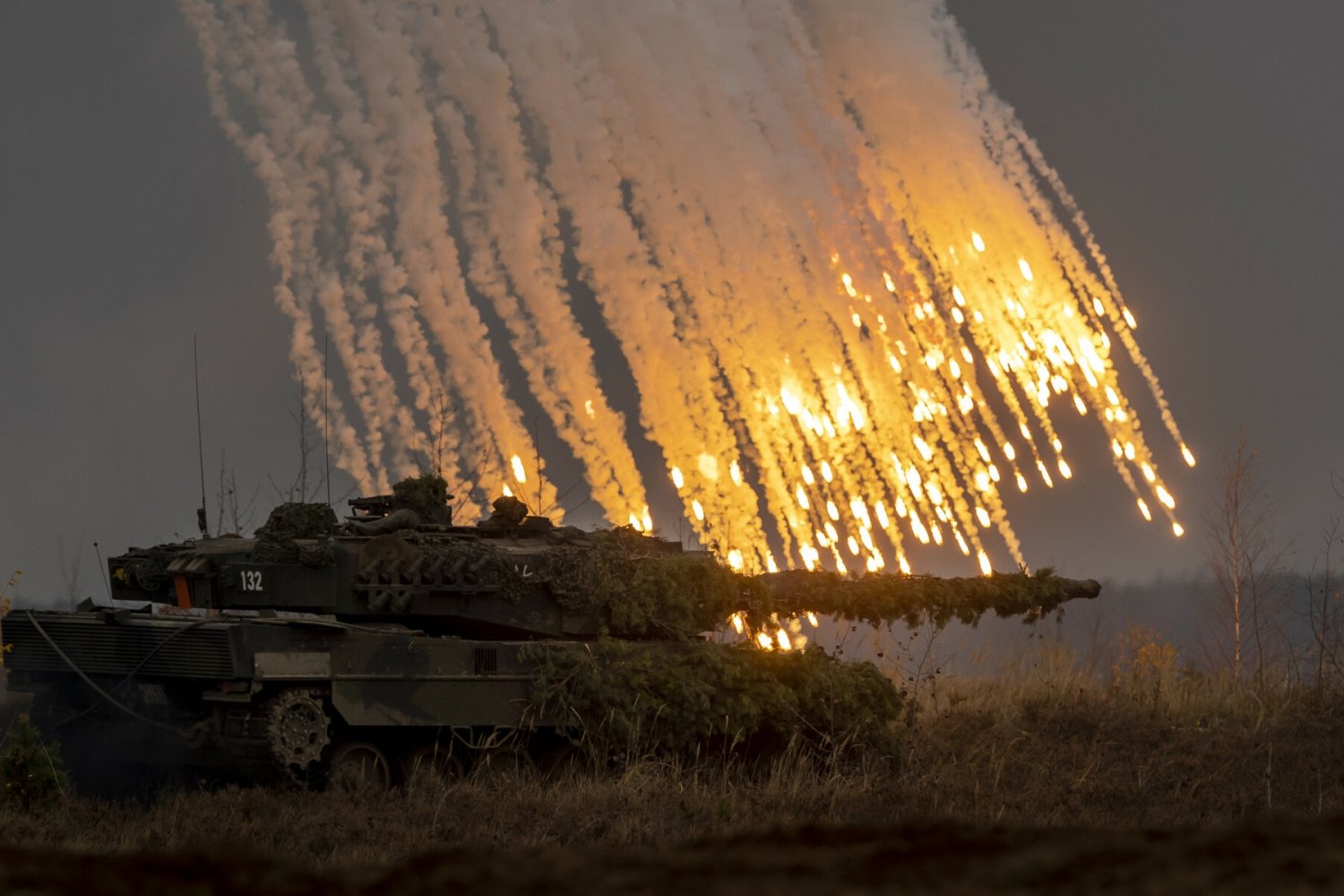 Niemiecki czołg Leopard 2A6 bierze udział w ćwiczeniach wojskowych NATO "Iron Wolf 2022-II"