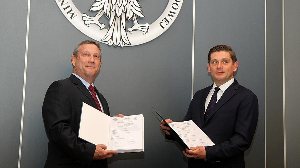 Jon W. Lewis, Boeing Company i Bartosz Kownacki, MON