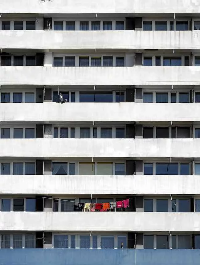 W Polsce coraz chętniej urządzamy balkony. Mądrze wykorzystujemy tę przestrzeń, a niekiedy inwestujemy w jej remont. To podnosi wartość nieruchomości.