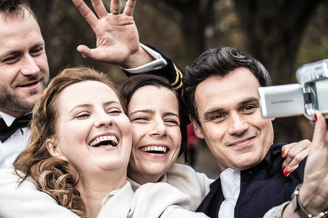 Kadr z "Warsaw by Night", film do kin wchodzi 6 lutego