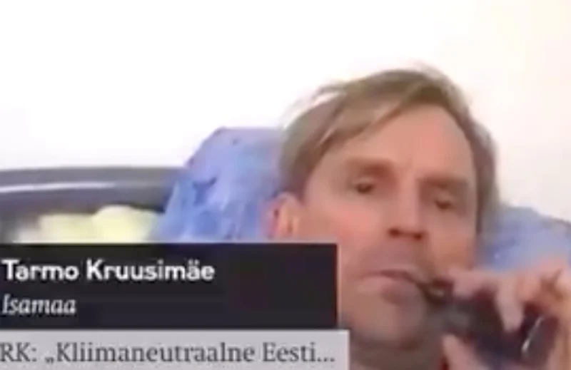 Estońscy parlamentarzyści mieli okazję zobaczyć podczas obrad taką scenę. Estonia: Tarmo Kruusimäe nie wiedział, że jego kamera jest włączona.