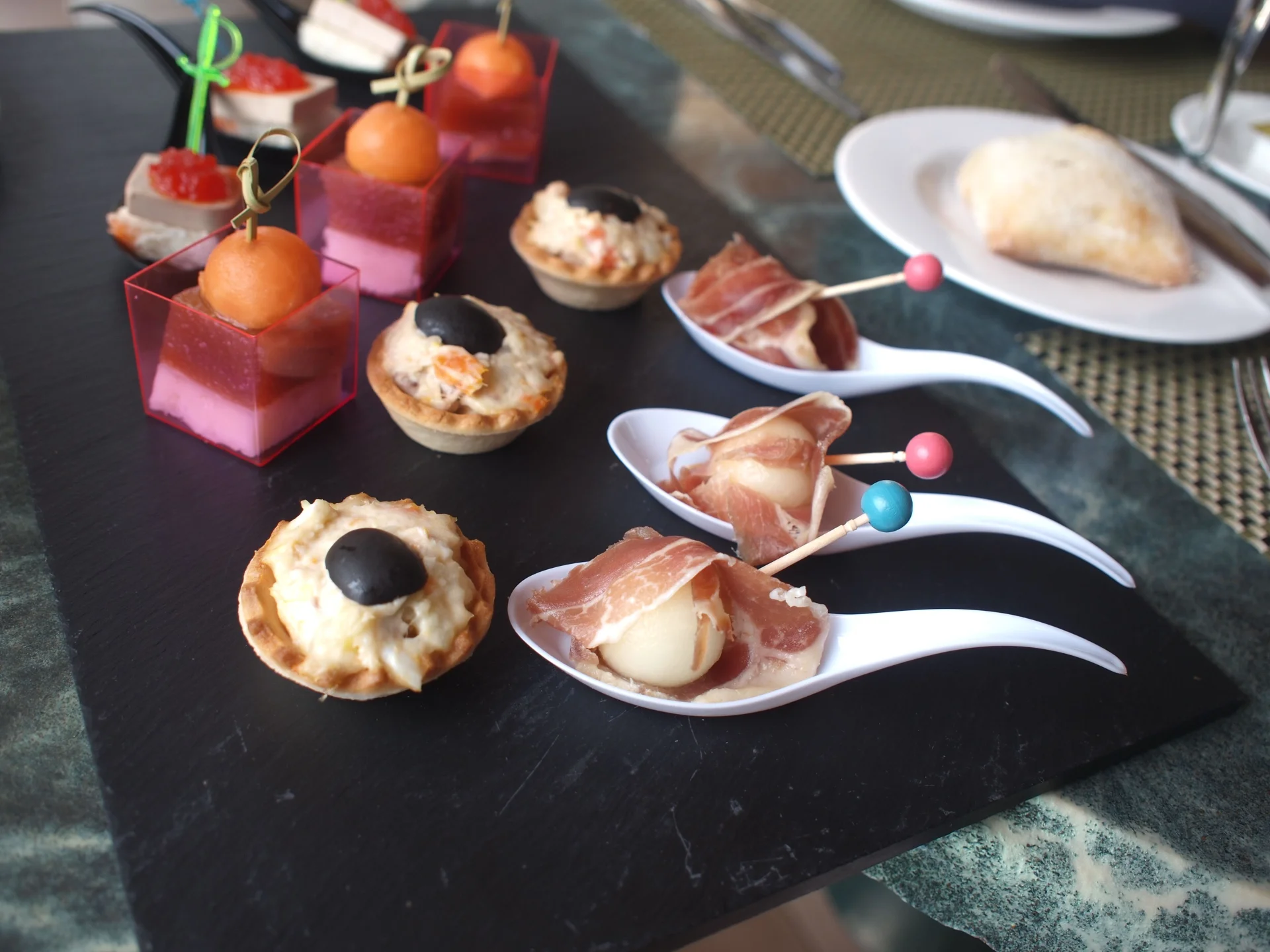 Jak w całej Hiszpanii, na Wyspach Kanaryjskich kwitnie kultura tapas – małych, smakowitych przekąsek.
