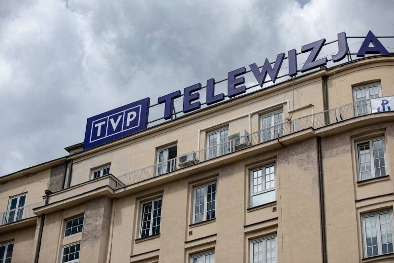 Gwiazdor TVP miał dokonać gwałtu. Sprawę opisał Piotr Krysiak.