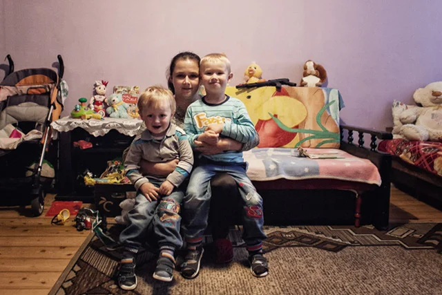Przedszkole syna  pani Joanny ma sztywne wymogi. Dwie pary dresów, dwie pary butów - samotnej matce trudno to wszystko sfinansować.