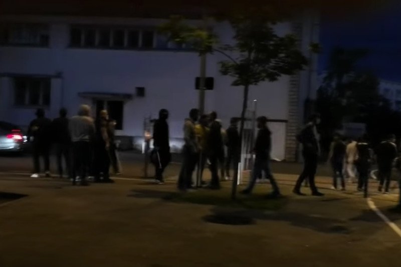 Od kilku dni trwają zamieszki w Dijon. Młodzieżowe gangi walczą w imigranckich gettach.