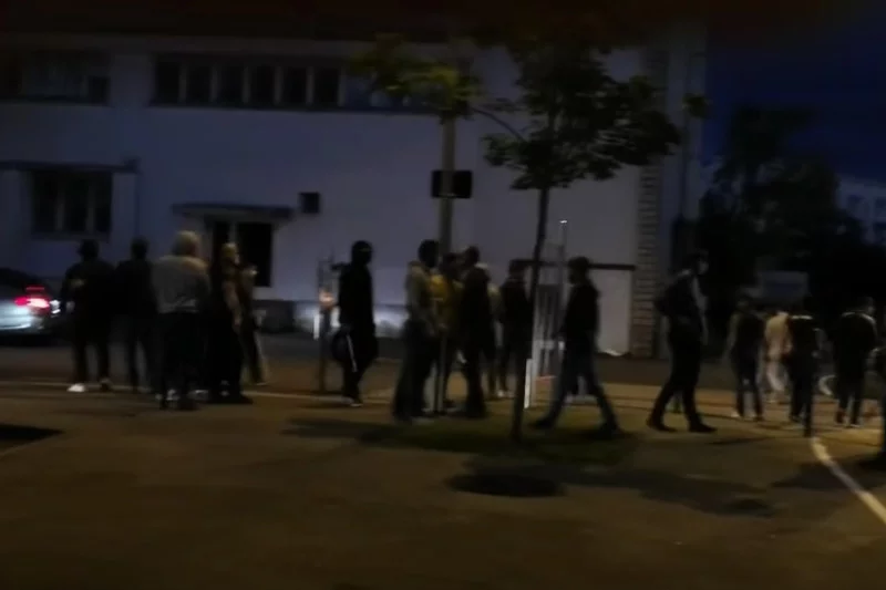 Od kilku dni trwają zamieszki w Dijon. Młodzieżowe gangi walczą w imigranckich gettach.