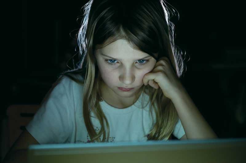 Nadużywanie internetu to coraz poważniejszy problem.