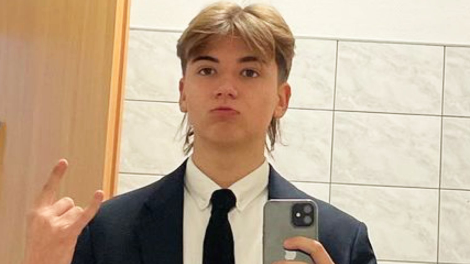 Szymon Bieniuk ma już 17 lat. Syn Przybylskiej wrzucił zdjęcia z dziewczyną