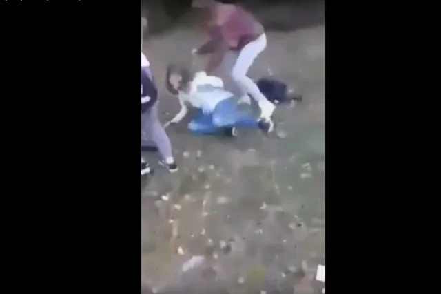 Do pobicia nastolatki doszło pod jednym z bydgoskich centrów handlowych.