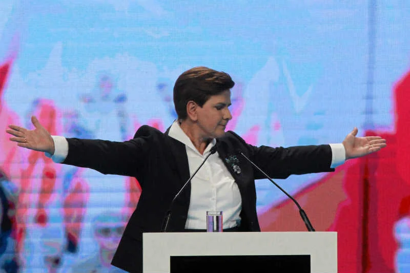 PiS w ciągu kilku dni zniszczył budowany miesiącami wizerunek Beaty Szydło.