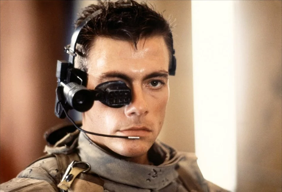 Jean-Claude Van Damme w filmie "Uniwersalny żołnierz".