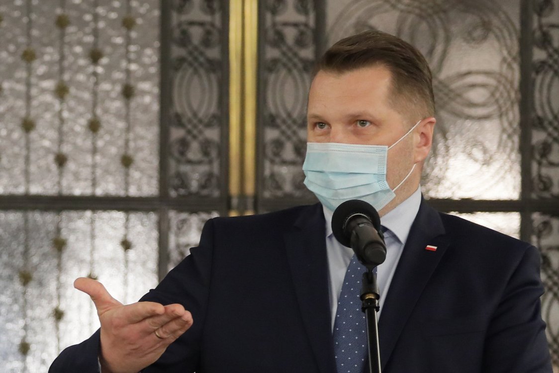 Minister edukacji i nauki Przemysław Czarnek w rozmowie z TVP Info przyznał, że liczy na powrót uczniów do szkół w kwietniu