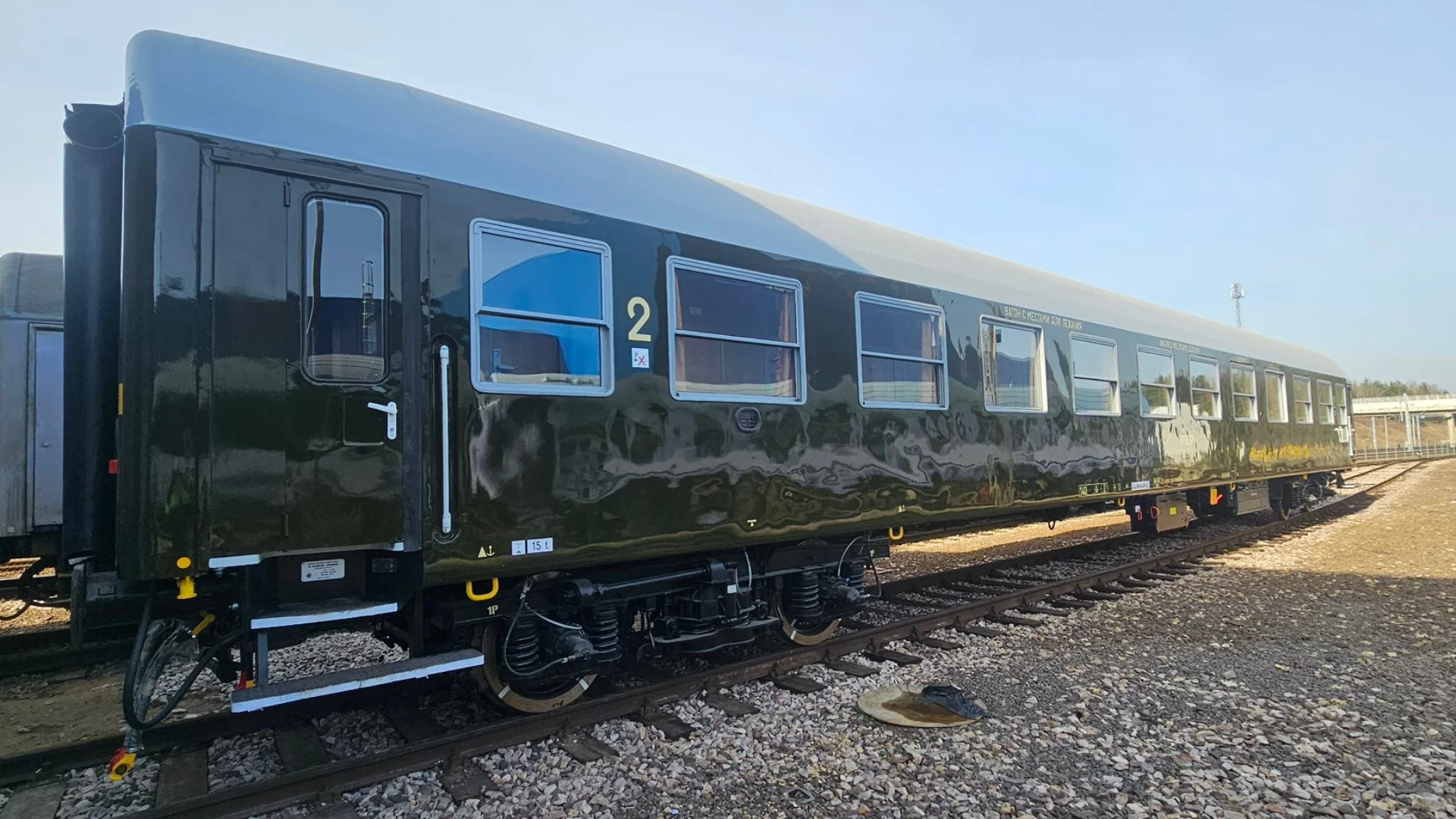 "Nieśpieszny" pociąg Intercity zawiezie pasażerów w lata 80. Już bij się o bilet