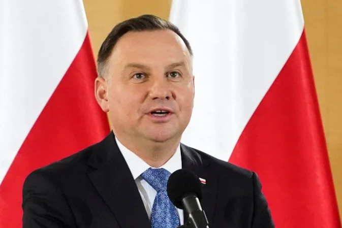 Wyborcza machina ruszyła. Rząd zajął się technicznymi aspektami przeprowadzenia wyborów - podaje "Dziennik Gazeta Prawna". Rząd zleci druk pakietów wyborczych Państwowej Wytwórni Papierów Wartościowych - podaje "DGP".