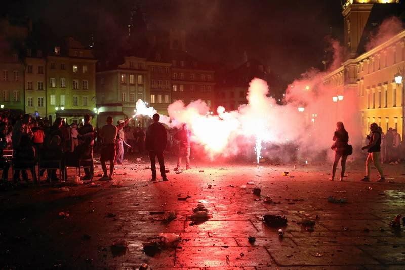 Tak wyglądał pl. Zamkowy po meczu Legii.