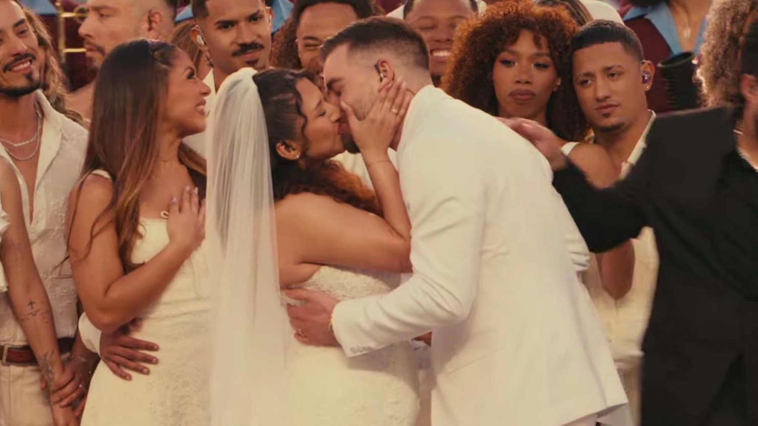 Bad Bunny na Super Bowl zaskoczył. Ślub na stadionie był prawdziwy