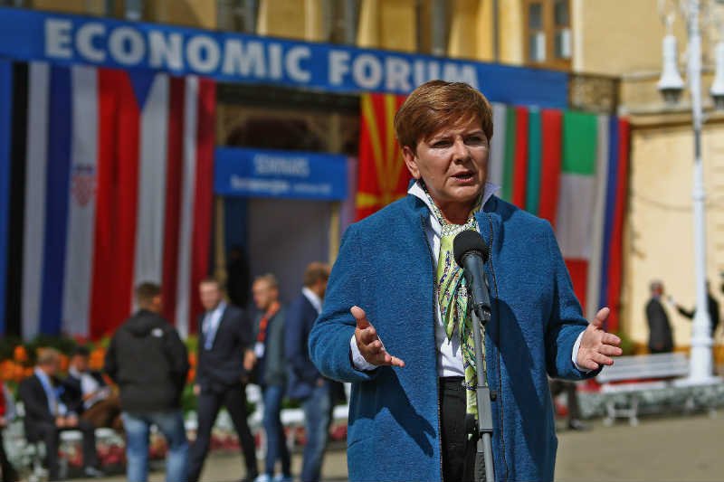 Beata Szydło przegrałaby w bezpośrednim starciu z Ewą Kopacz.
