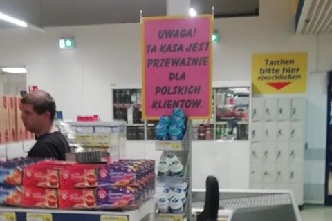 Sklep niemieckiej sieci wprowadził osobne kasy do obsługi polskich klientów