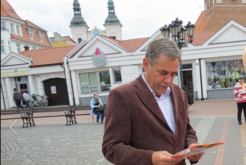 Nad Urzędem Miejskim w Chojnicach górują wieże kościołów i Kościół dalej chce dominować. Tym razem jednak nie będzie tak łatwo... Burmistrz miasta Arseniusz Finster wzburzył miejscowych księży, bo chce finansować program in vitro.