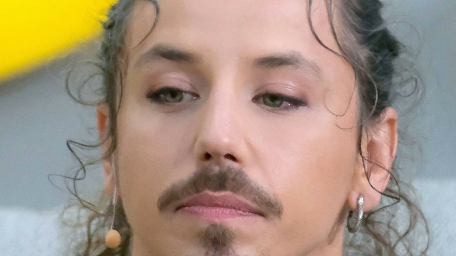 Michał Szpak o kulisach pracy w TVP. Mobbing i szukanie tęczy
