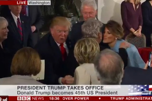 Clinton gratuluje Trumpowi.